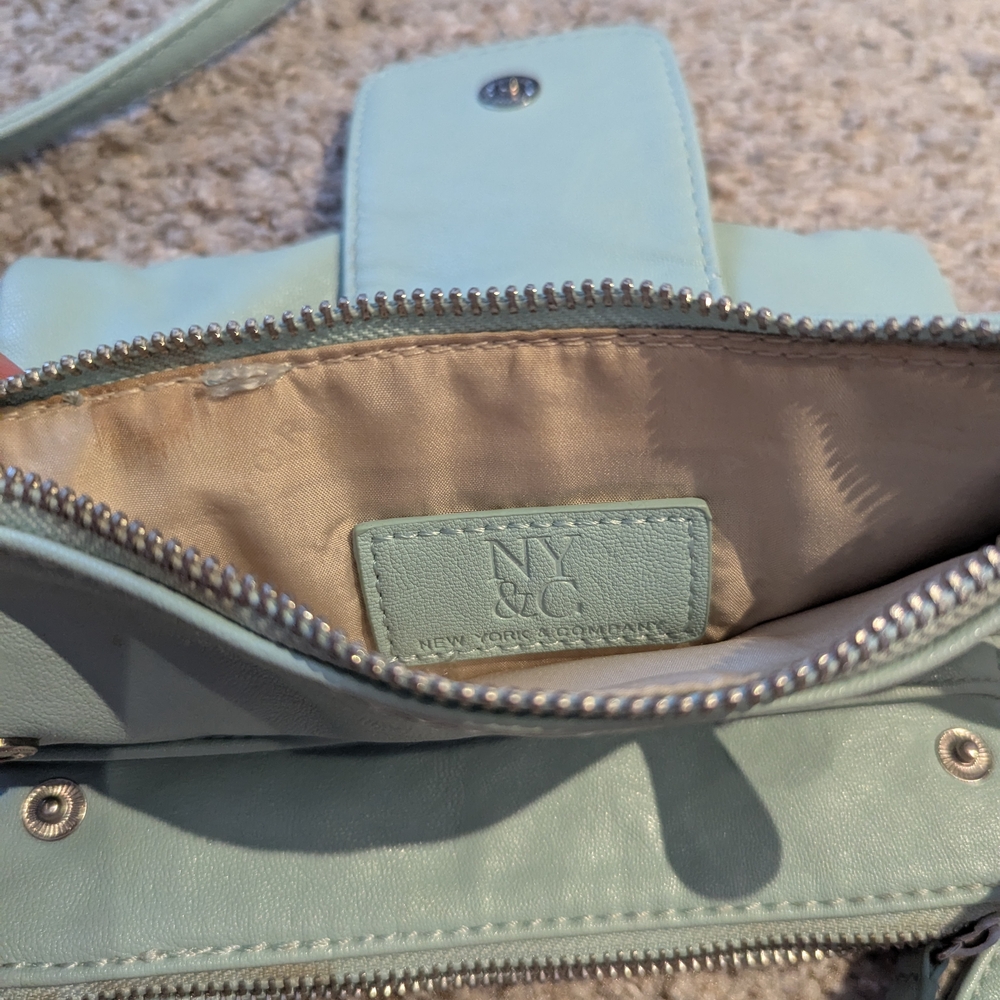 New York & Company Green Crossbody Bag with Structured Design - Picture 4 of 4
